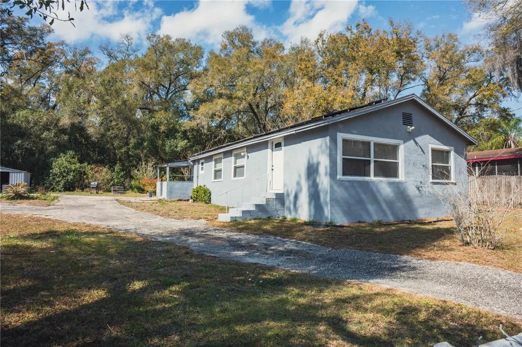 For Sale: $285,000 (3 beds, 2 baths, 1372 Square Feet)