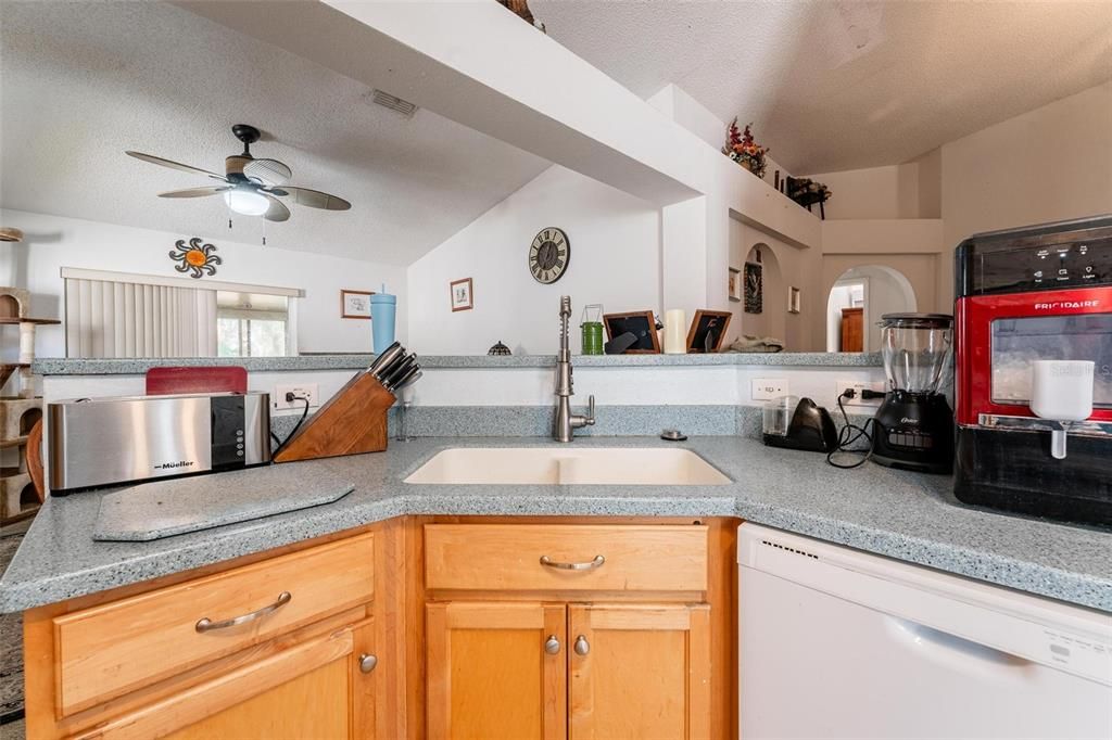 For Sale: $355,000 (4 beds, 2 baths, 1874 Square Feet)