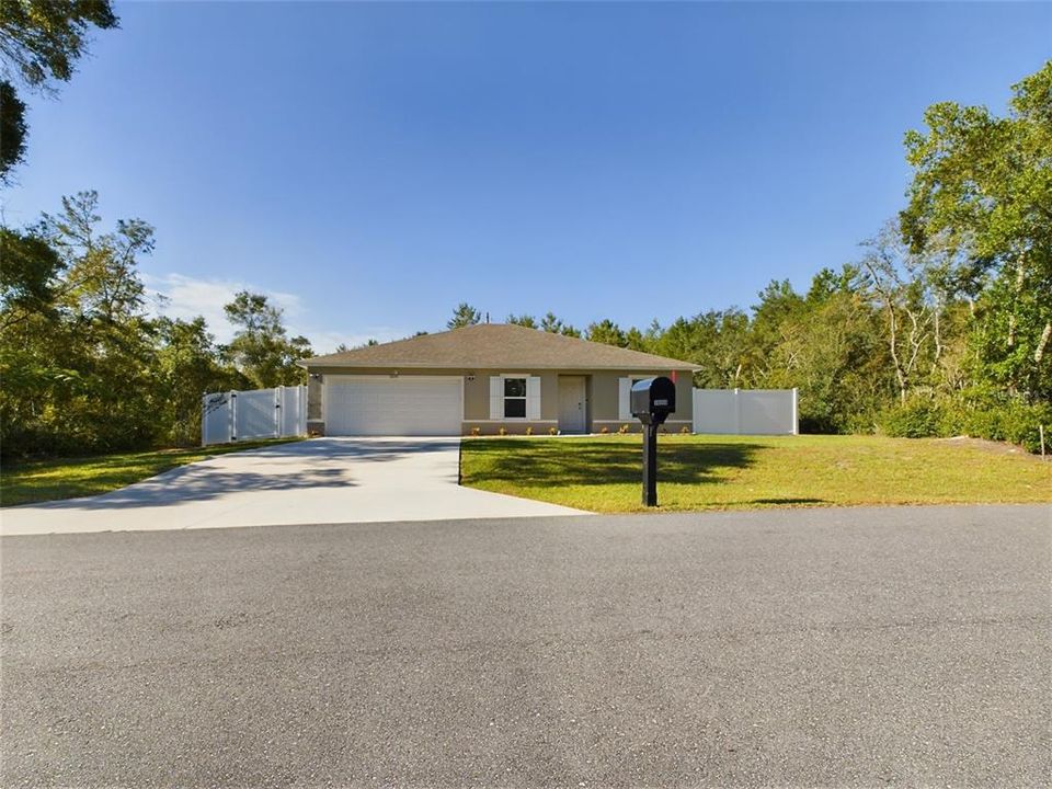 Active With Contract: $285,000 (3 beds, 2 baths, 1552 Square Feet)