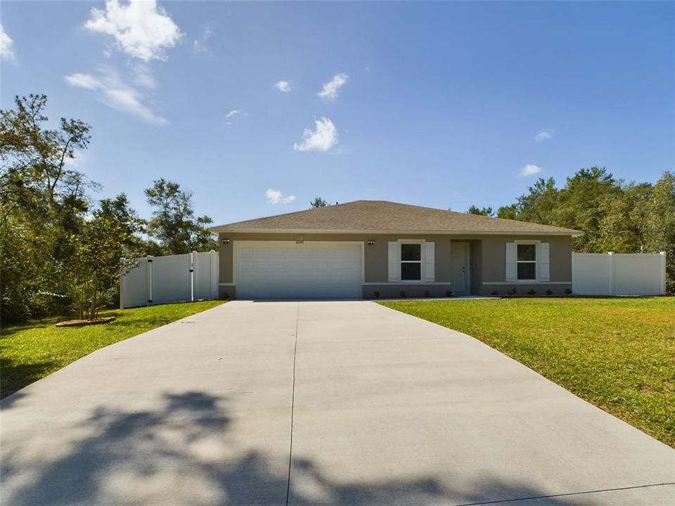 Active With Contract: $285,000 (3 beds, 2 baths, 1552 Square Feet)