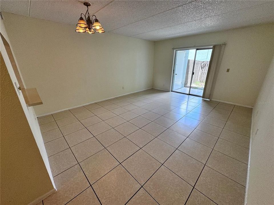 For Sale: $135,000 (1 beds, 1 baths, 742 Square Feet)