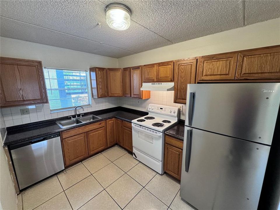 For Sale: $135,000 (1 beds, 1 baths, 742 Square Feet)