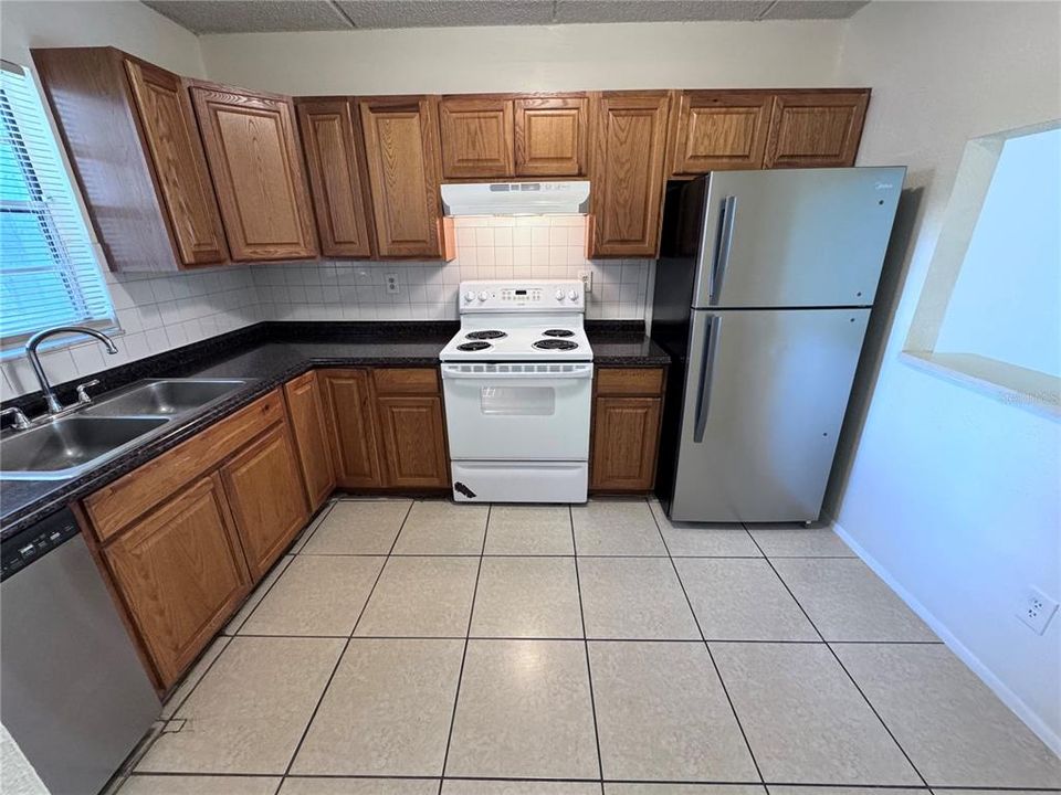 For Sale: $135,000 (1 beds, 1 baths, 742 Square Feet)