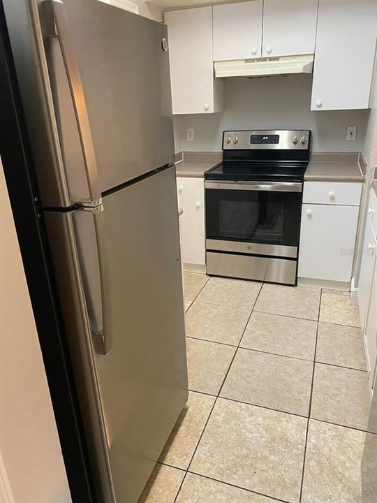 For Sale: $190,000 (2 beds, 2 baths, 979 Square Feet)