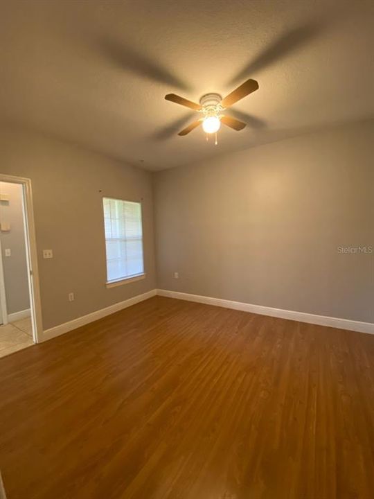 For Sale: $190,000 (2 beds, 2 baths, 979 Square Feet)