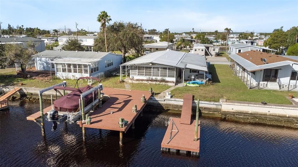 Look at this boat lift, dock and floating dock!  Gorgeous!