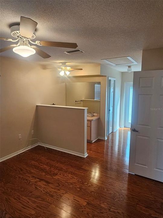 For Sale: $249,900 (2 beds, 2 baths, 1008 Square Feet)