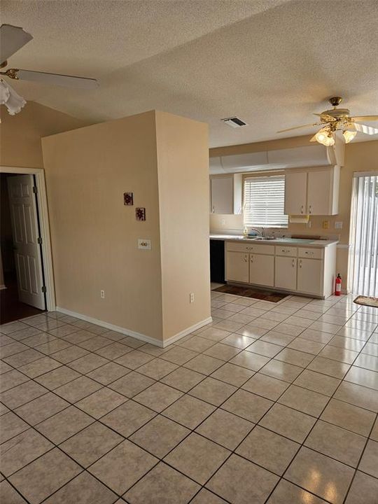 For Sale: $249,900 (2 beds, 2 baths, 1008 Square Feet)