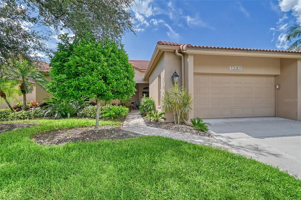 For Sale: $810,000 (3 beds, 2 baths, 2639 Square Feet)