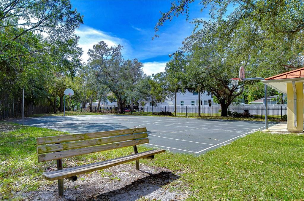 Active With Contract: $550,000 (3 beds, 1 baths, 1930 Square Feet)