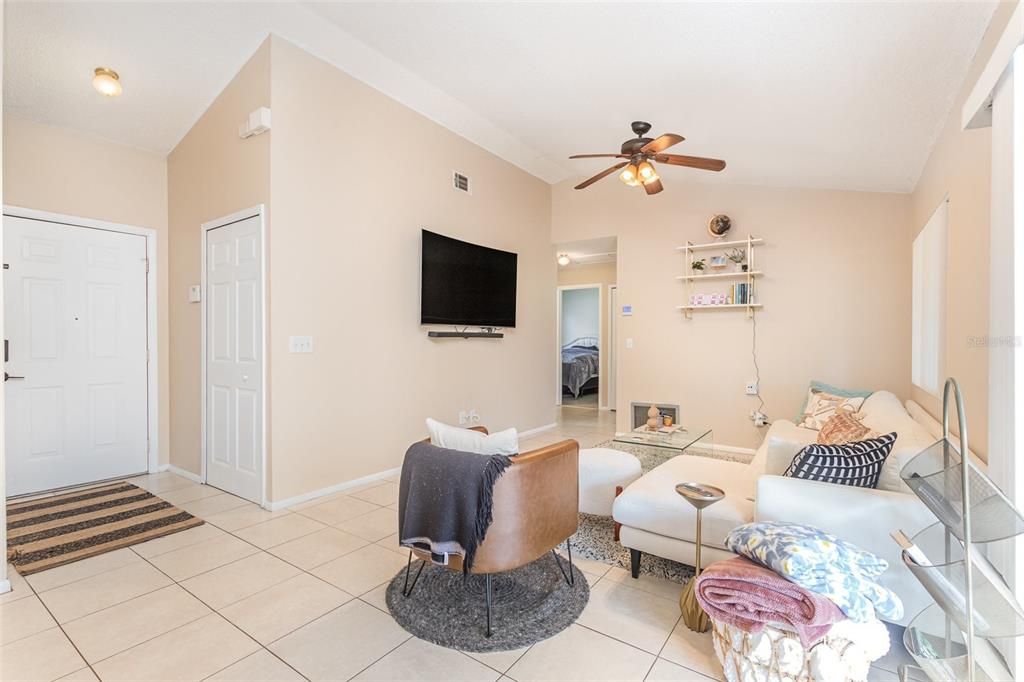 For Sale: $315,000 (3 beds, 2 baths, 1183 Square Feet)