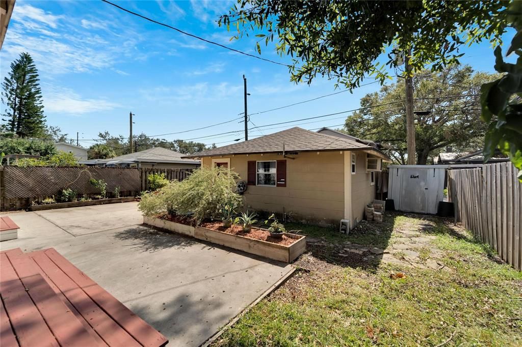 For Sale: $850,000 (3 beds, 3 baths, 1762 Square Feet)