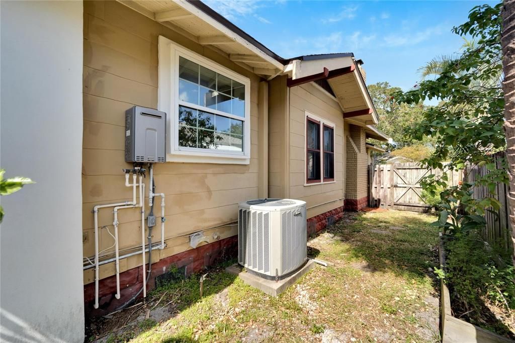 For Sale: $850,000 (3 beds, 3 baths, 1762 Square Feet)