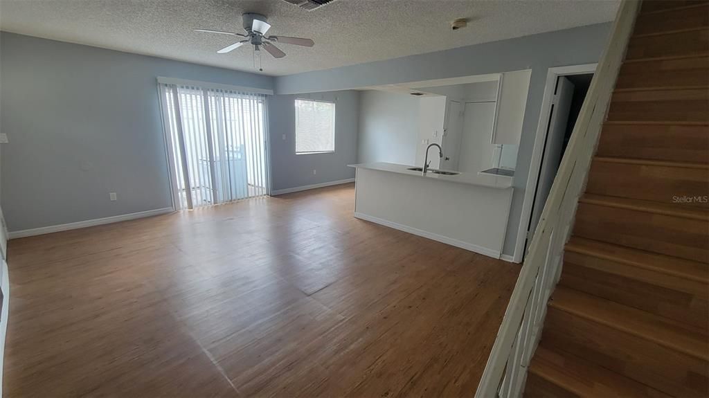 For Sale: $199,000 (2 beds, 1 baths, 909 Square Feet)