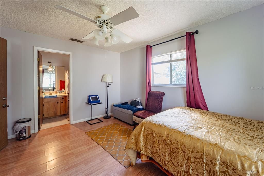 For Sale: $260,000 (2 beds, 2 baths, 1108 Square Feet)