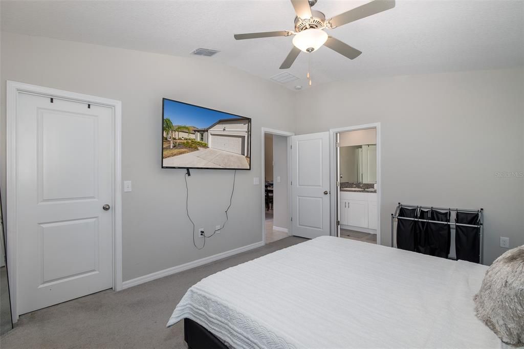 For Sale: $279,900 (3 beds, 2 baths, 1495 Square Feet)