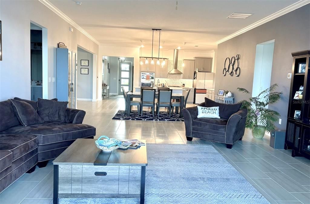 En Venta: $528,000 (3 camas, 3 baños, 2611 Pies cuadrados)