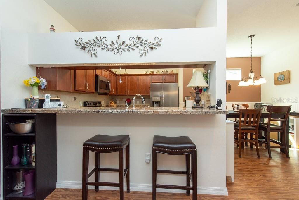 For Sale: $285,000 (2 beds, 2 baths, 1254 Square Feet)