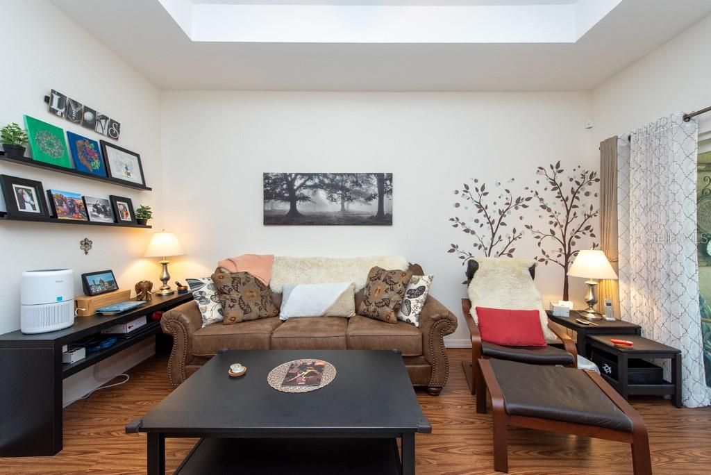 For Sale: $285,000 (2 beds, 2 baths, 1254 Square Feet)