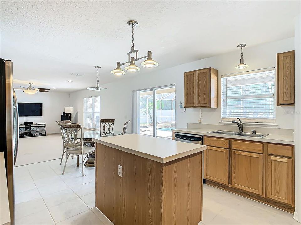 For Sale: $579,900 (5 beds, 2 baths, 2928 Square Feet)