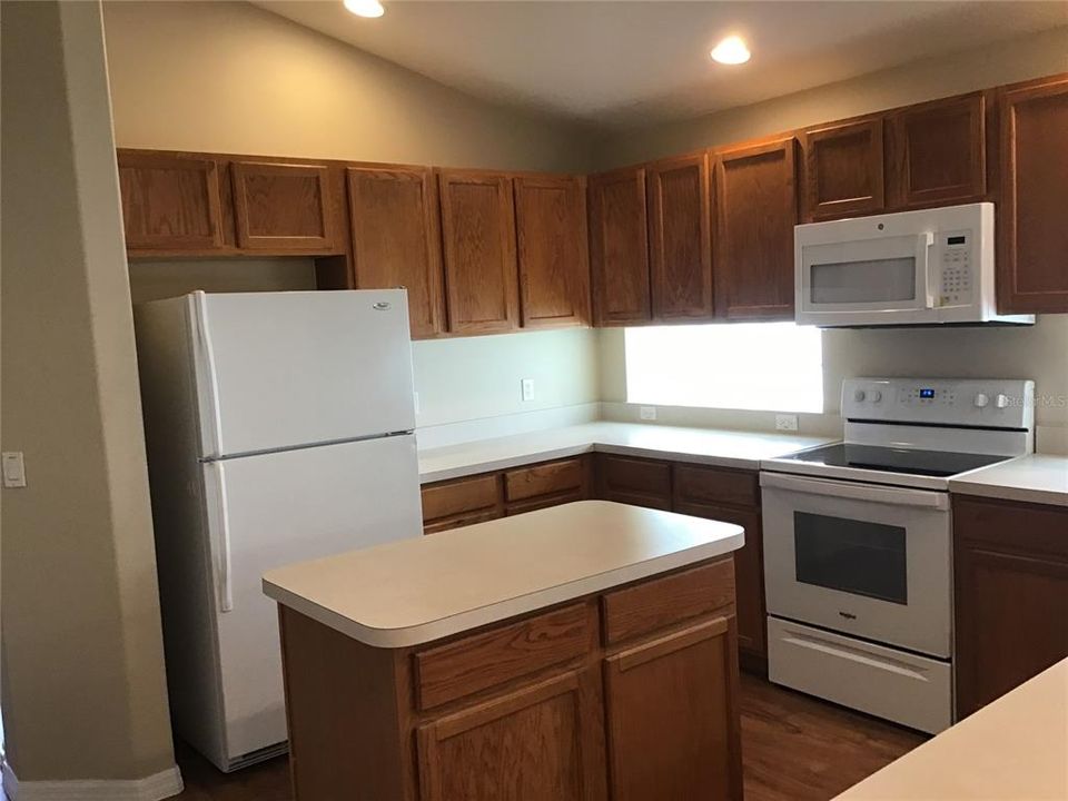 For Rent: $2,500 (4 beds, 2 baths, 2147 Square Feet)