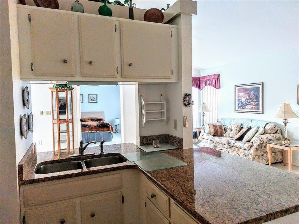 For Sale: $208,900 (2 beds, 2 baths, 1010 Square Feet)