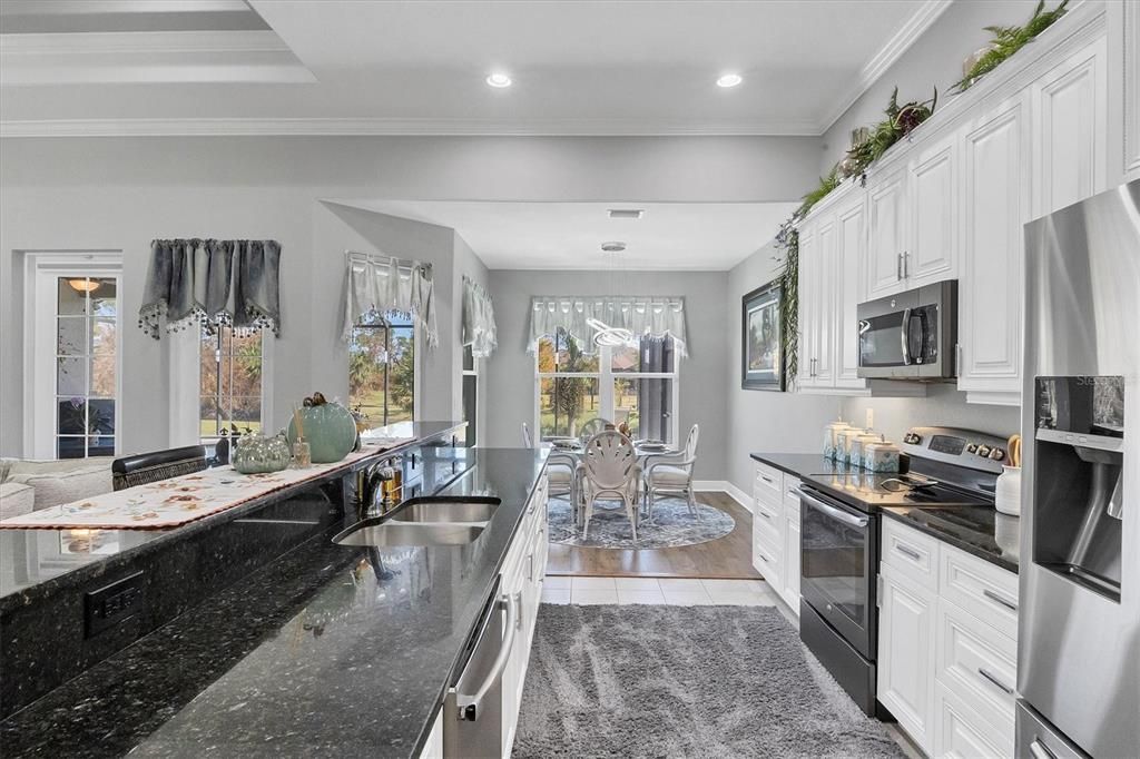 Kitchen & Breakfast Nook