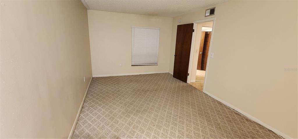 For Rent: $1,550 (2 beds, 1 baths, 929 Square Feet)