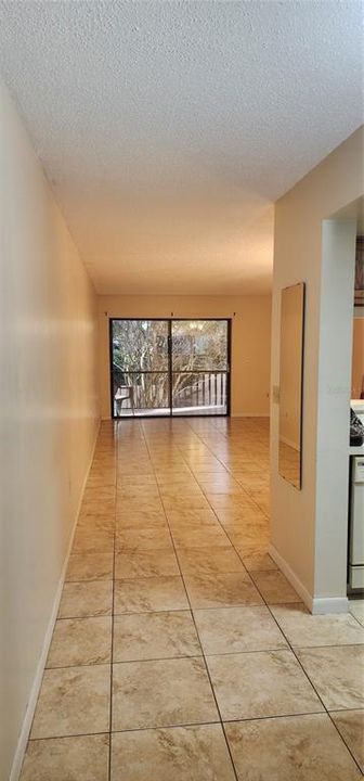 For Rent: $1,550 (2 beds, 1 baths, 929 Square Feet)