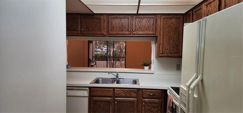 For Rent: $1,550 (2 beds, 1 baths, 929 Square Feet)