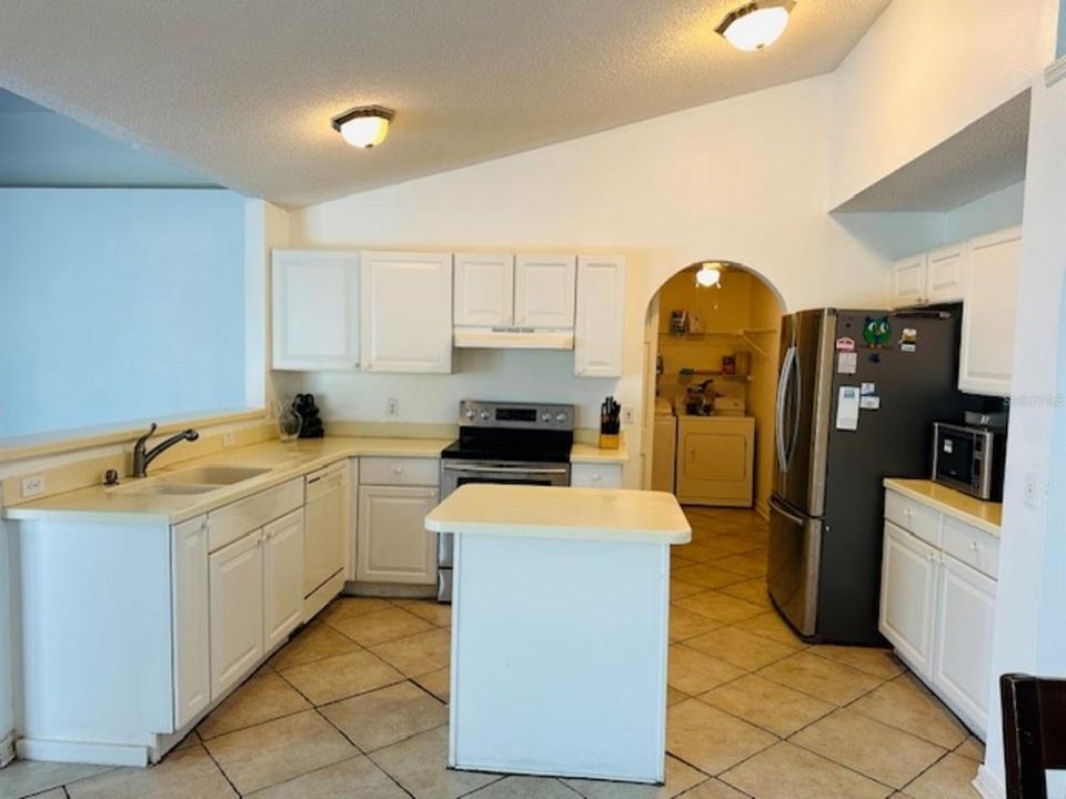 For Sale: $269,900 (4 beds, 2 baths, 1652 Square Feet)