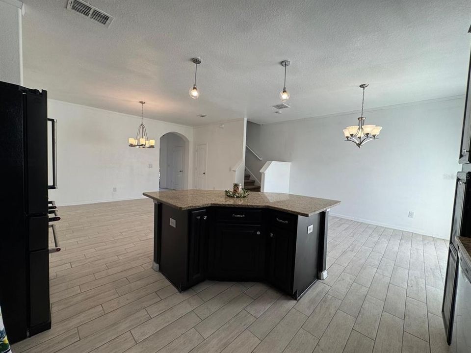 For Rent: $1,995 (3 beds, 2 baths, 1428 Square Feet)