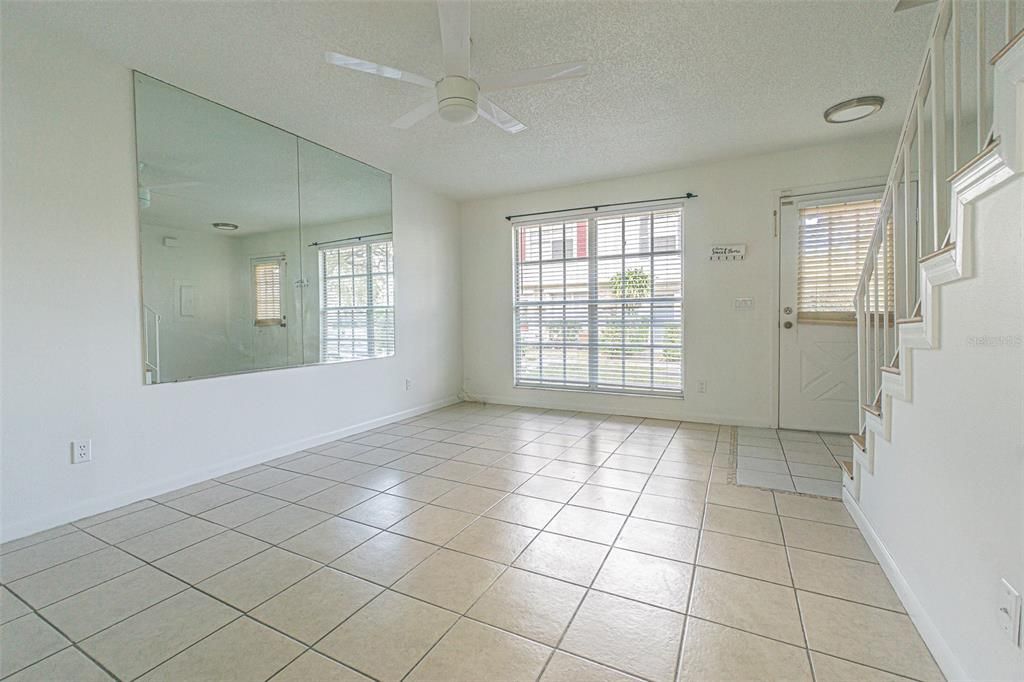 For Sale: $205,000 (2 beds, 1 baths, 896 Square Feet)