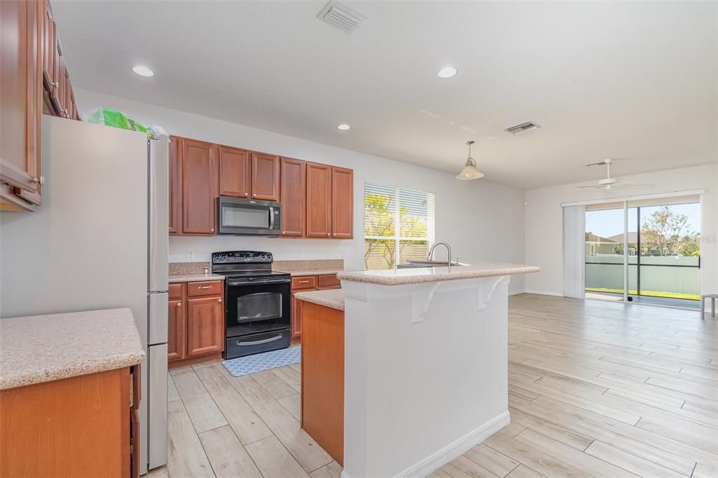 For Sale: $565,000 (4 beds, 2 baths, 1814 Square Feet)