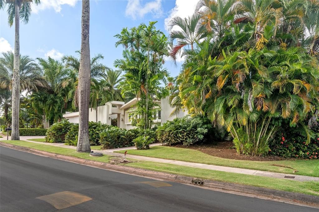 For Sale: $1,750,000 (4 beds, 3 baths, 3129 Square Feet)