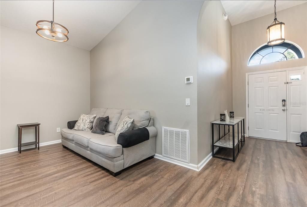 For Sale: $445,000 (3 beds, 2 baths, 1694 Square Feet)