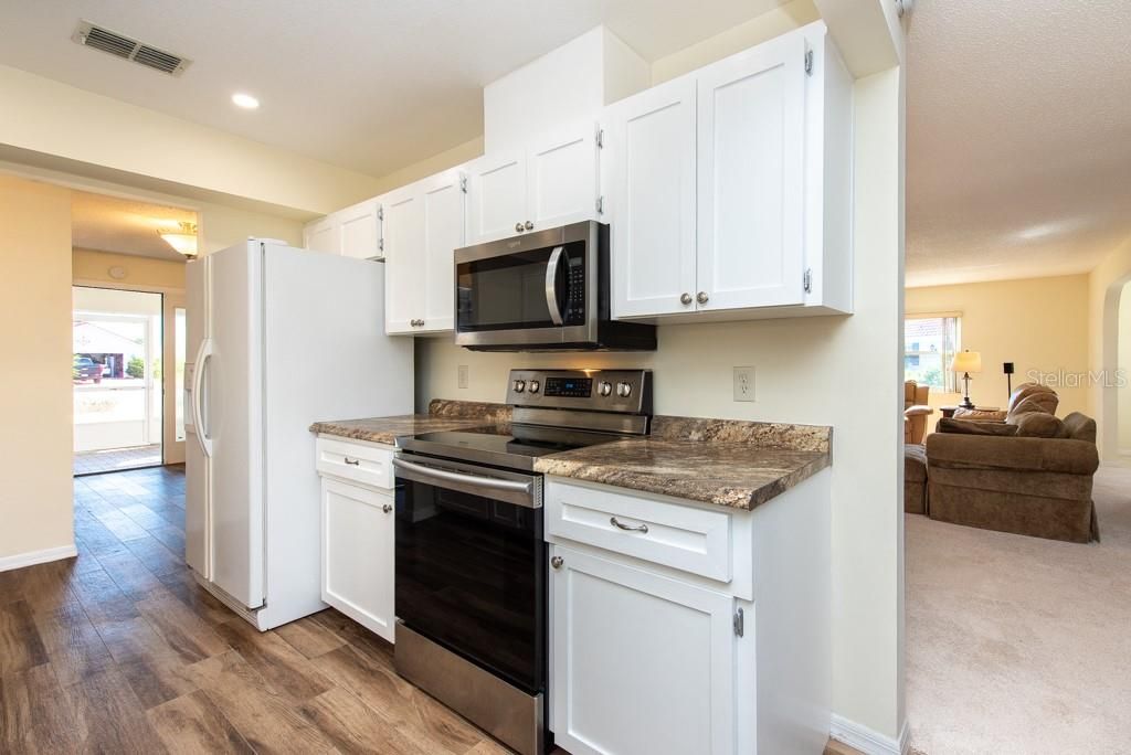 For Sale: $425,000 (2 beds, 2 baths, 1857 Square Feet)