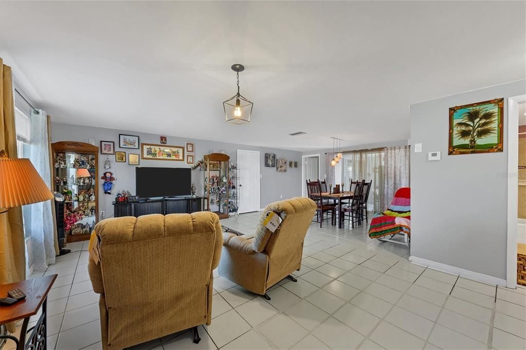 For Sale: $220,000 (3 beds, 2 baths, 1497 Square Feet)