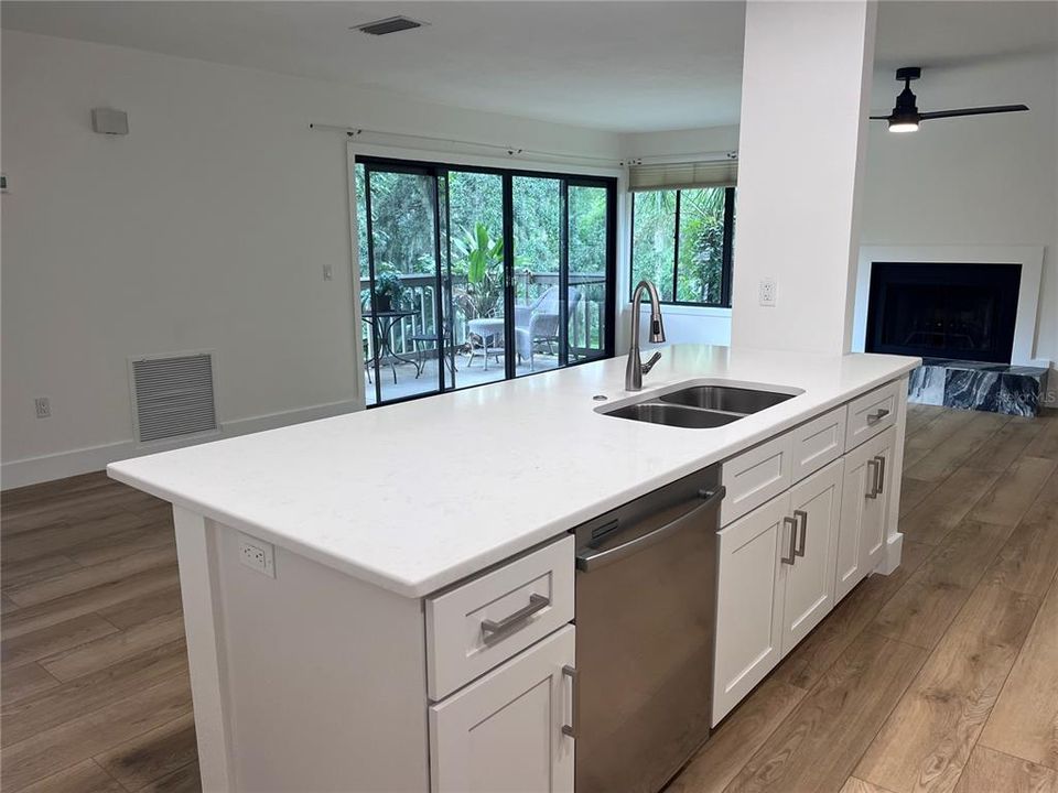 For Rent: $3,000 (2 beds, 2 baths, 1227 Square Feet)