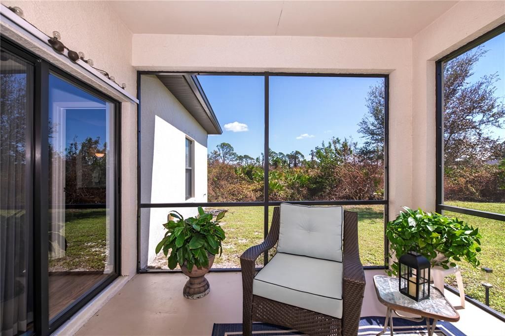 If you enjoy house plants, they really thrive in this lanai and give an added feeling of peace and tranquility.