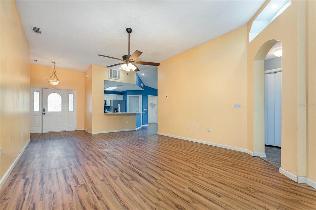 For Sale: $224,900 (3 beds, 2 baths, 1479 Square Feet)