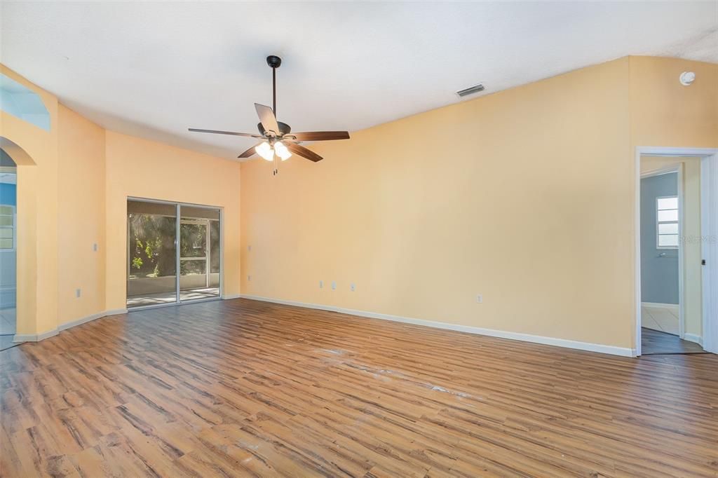 For Sale: $224,900 (3 beds, 2 baths, 1479 Square Feet)