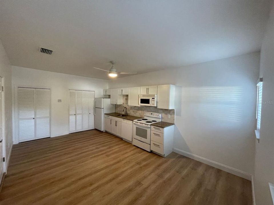 Active With Contract: $1,500 (1 beds, 1 baths, 600 Square Feet)