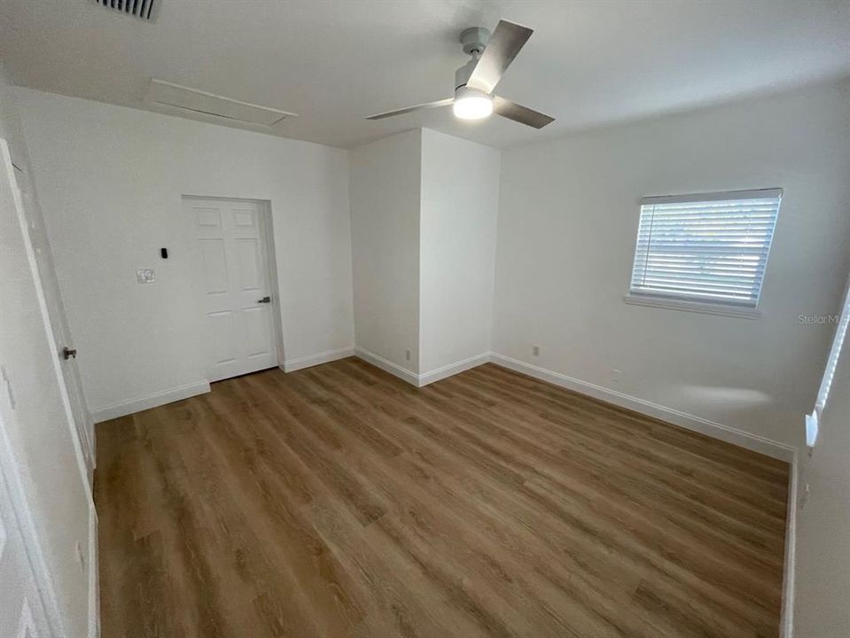 Active With Contract: $1,500 (1 beds, 1 baths, 600 Square Feet)