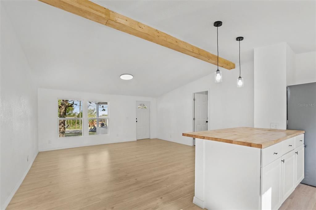 Dining area into livingroom