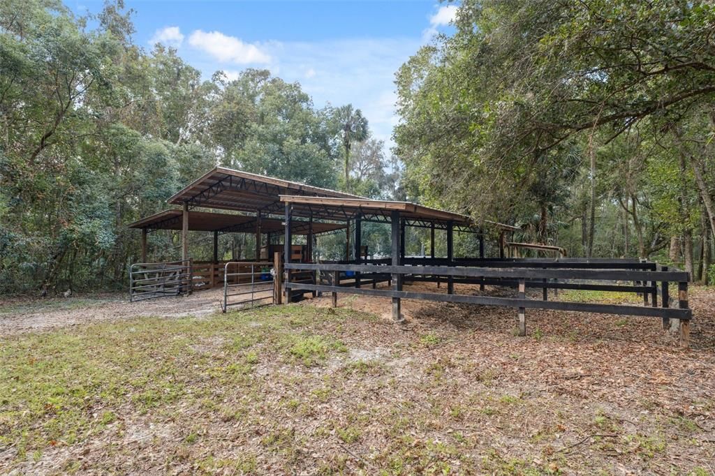 POLE BARN/STALLS