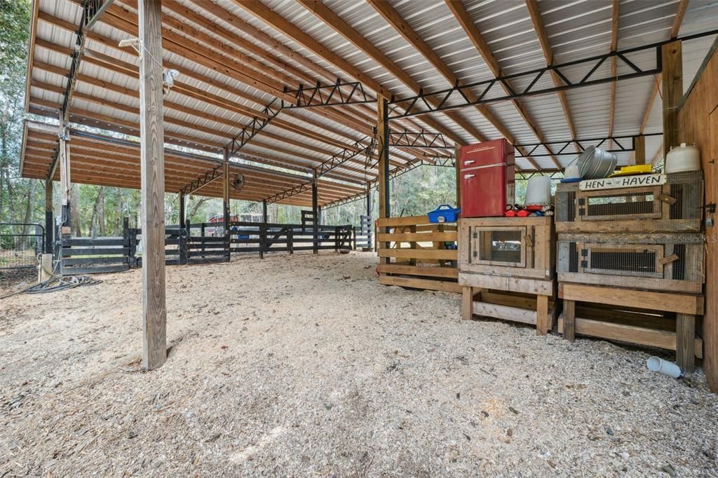 POLE BARN/STALLS