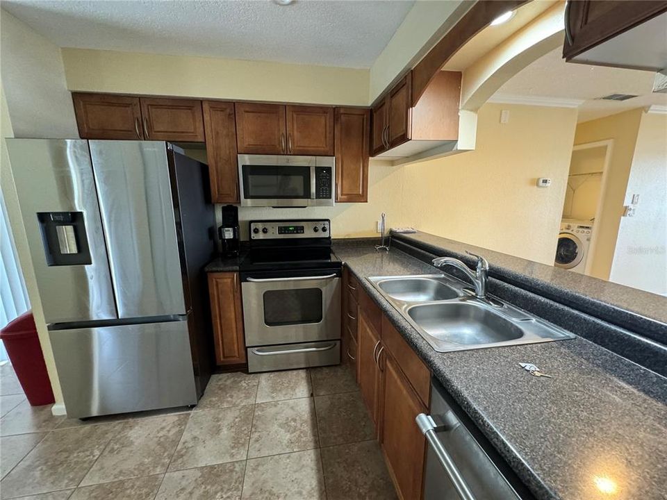 For Rent: $2,300 (2 beds, 2 baths, 1018 Square Feet)