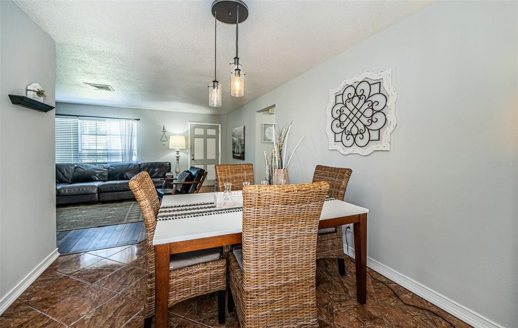 Active With Contract: $383,900 (2 beds, 2 baths, 1267 Square Feet)