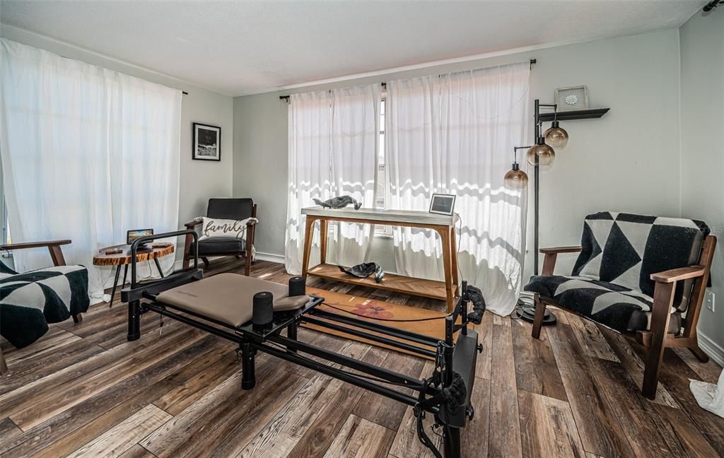 Active With Contract: $383,900 (2 beds, 2 baths, 1267 Square Feet)